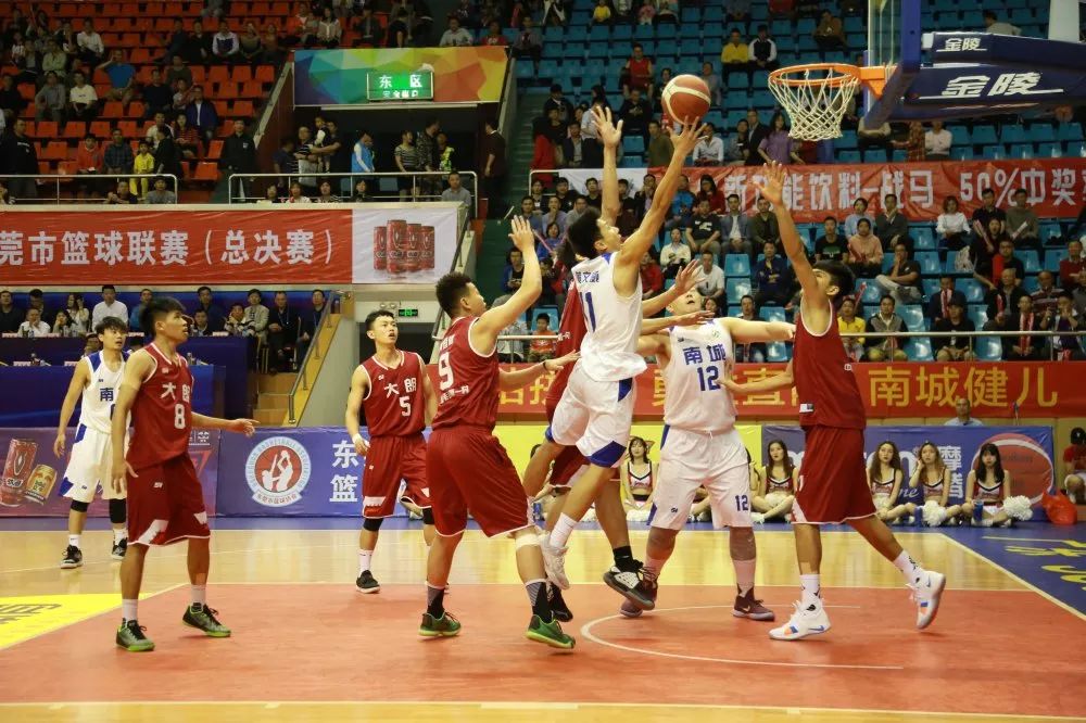 原创仅剩25场!美媒评NBA冲刺阶段10大看点:西部大乱斗湖人勇士冲冠 原创仅剩25场!美媒评NBA冲刺阶段10大看点:西部大乱斗湖人勇士冲冠