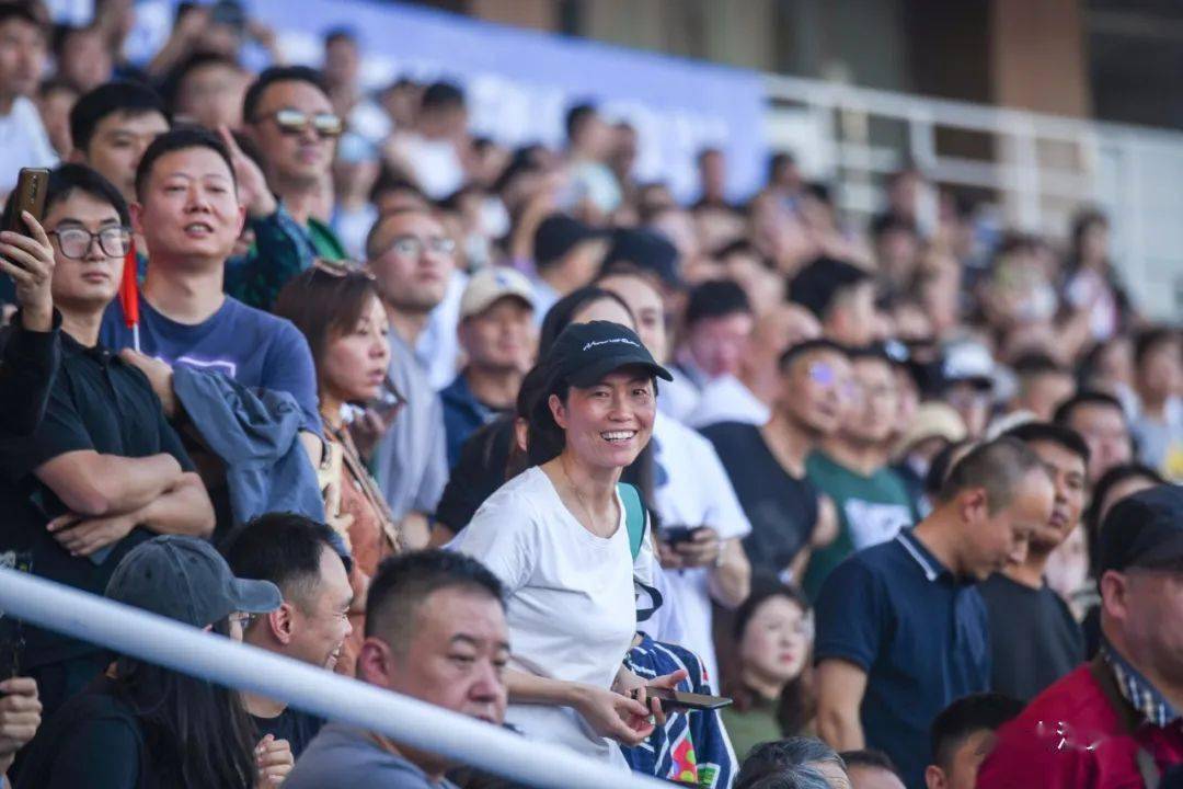 今日足球:横滨FCvs鸟栖沙岩 东京vs清水鼓动 德岛漩涡vs大阪樱花 今日足球:横滨FCvs鸟栖沙岩 东京vs清水鼓动 德岛漩涡vs大阪樱花